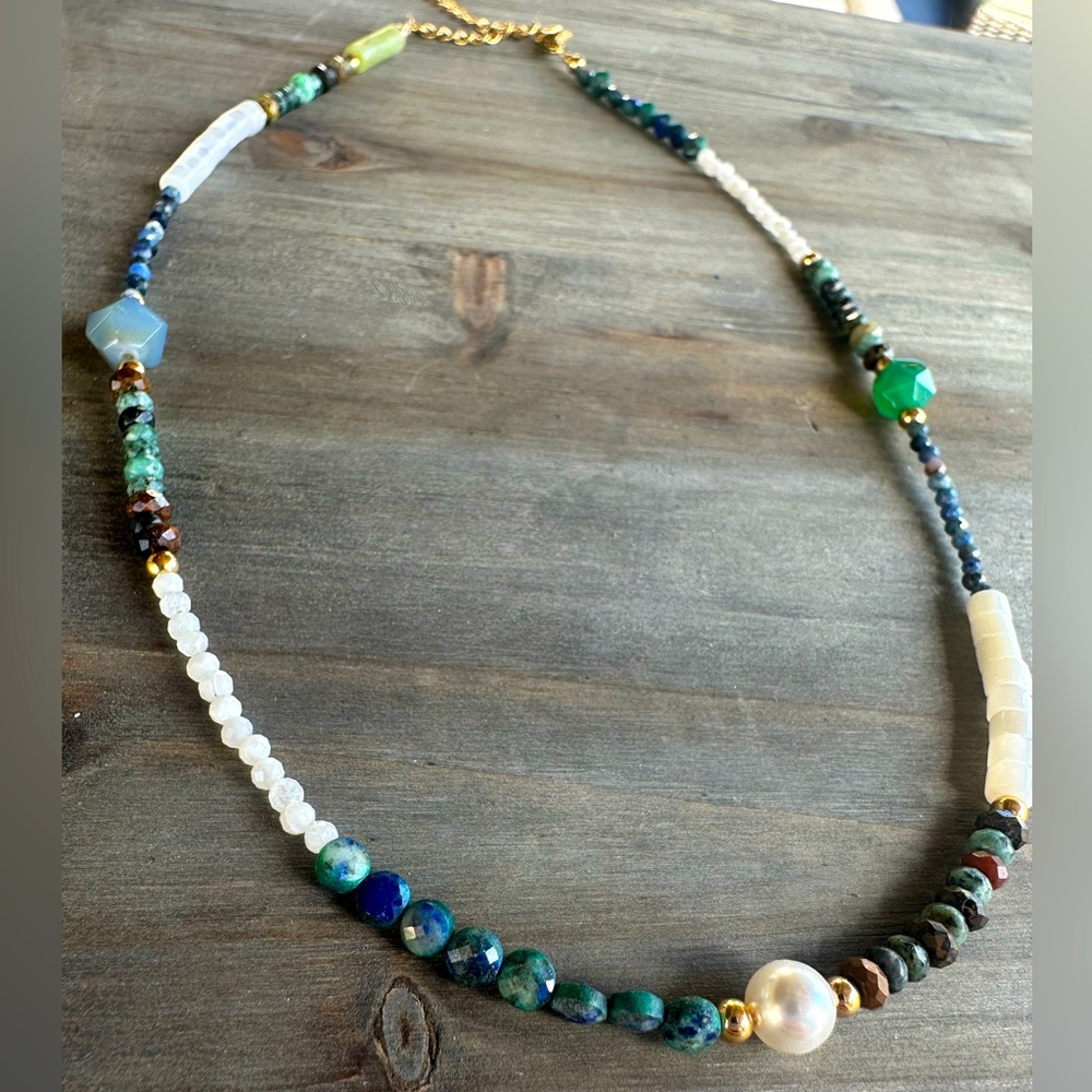 💚💙Dainty, Multicolor Beaded Necklace🤍🤎